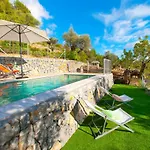 Villa Mancor Pool & Mountain Views